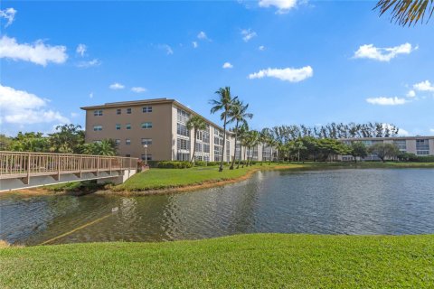 Copropriété à vendre à Coconut Creek, Floride: 2 chambres, 112.41 m2 № 837686 - photo 8