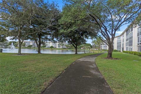 Copropriété à vendre à Coconut Creek, Floride: 2 chambres, 112.41 m2 № 837686 - photo 14