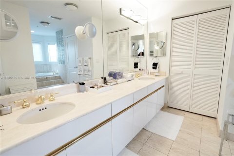 Condo in Miami Beach, Florida, 3 bedrooms  № 1427297 - photo 13