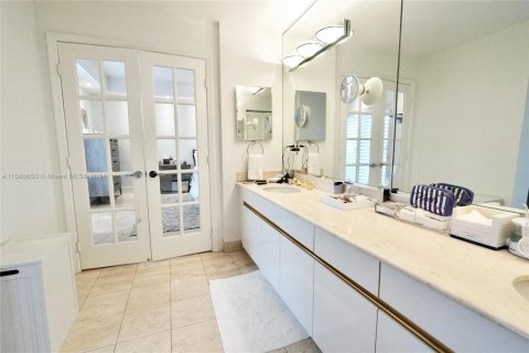 Condo in Miami Beach, Florida, 3 bedrooms  № 1427297 - photo 11