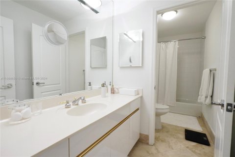 Condo in Miami Beach, Florida, 3 bedrooms  № 1427297 - photo 17