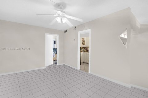 Condo in Key West, Florida, 1 bedroom  № 1221759 - photo 10