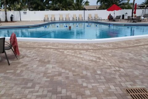 House in West Palm Beach, Florida 1 bedroom, 56.76 sq.m. № 878465 - photo 1