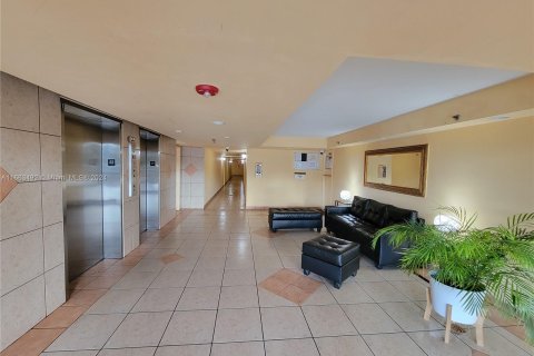 Copropriété à vendre à Miami, Floride: 2 chambres, 92.9 m2 № 1383491 - photo 15