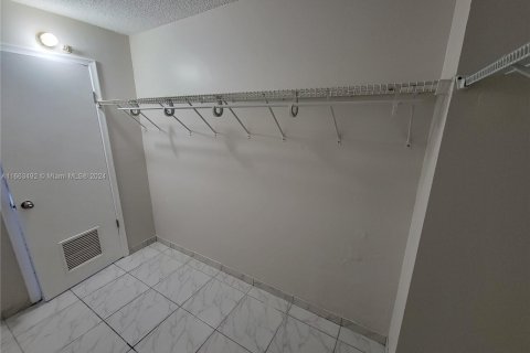 Copropriété à vendre à Miami, Floride: 2 chambres, 92.9 m2 № 1383491 - photo 9