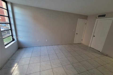 Copropriété à vendre à Miami, Floride: 2 chambres, 92.9 m2 № 1383491 - photo 13