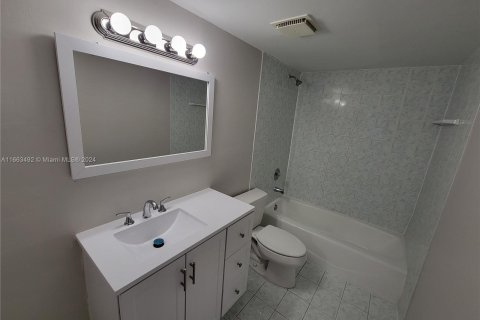 Condo in Miami, Florida, 2 bedrooms  № 1383491 - photo 11