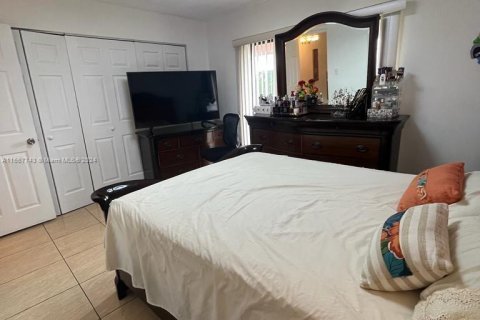 Condominio en venta en Hialeah, Florida, 3 dormitorios, 117.15 m2 № 1383494 - foto 18