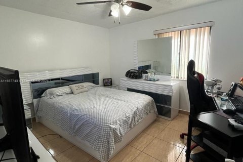 Condominio en venta en Hialeah, Florida, 3 dormitorios, 117.15 m2 № 1383494 - foto 27