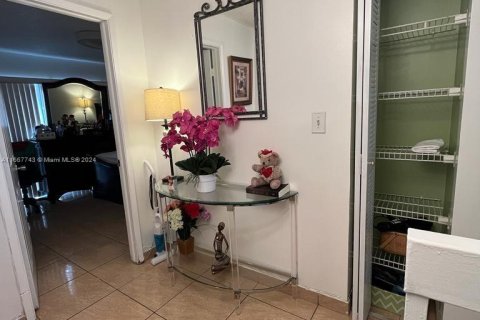 Condominio en venta en Hialeah, Florida, 3 dormitorios, 117.15 m2 № 1383494 - foto 15