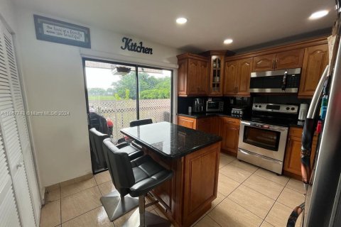 Condominio en venta en Hialeah, Florida, 3 dormitorios, 117.15 m2 № 1383494 - foto 1