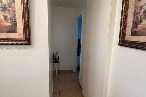 Condominio en venta en Hialeah, Florida, 3 dormitorios, 117.15 m2 № 1383494 - foto 25