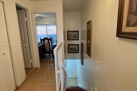 Condominio en venta en Hialeah, Florida, 3 dormitorios, 117.15 m2 № 1383494 - foto 16