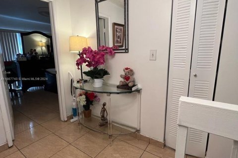 Condominio en venta en Hialeah, Florida, 3 dormitorios, 117.15 m2 № 1383494 - foto 17