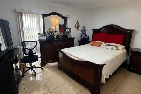 Condominio en venta en Hialeah, Florida, 3 dormitorios, 117.15 m2 № 1383494 - foto 20