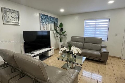 Condominio en venta en Hialeah, Florida, 3 dormitorios, 117.15 m2 № 1383494 - foto 6