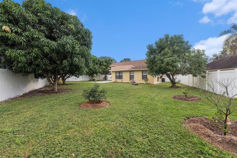 Villa ou maison à louer à Tampa, Floride: 3 chambres, 116.03 m2 № 820305 - photo 17