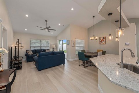 Casa en alquiler en Tampa, Florida, 3 dormitorios, 116.03 m2 № 820305 - foto 4