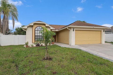 Villa ou maison à louer à Tampa, Floride: 3 chambres, 116.03 m2 № 820305 - photo 2