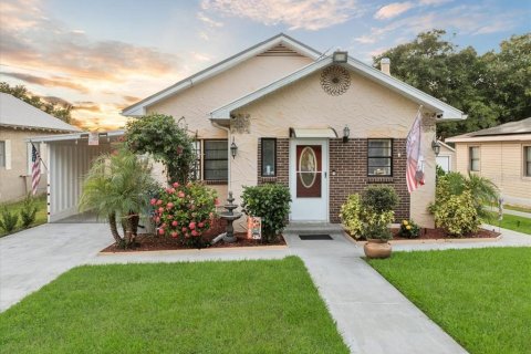 House in Lake Wales, Florida 4 bedrooms, 124.58 sq.m. № 1379939 - photo 3