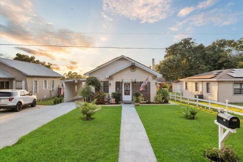 House in Lake Wales, Florida 4 bedrooms, 124.58 sq.m. № 1379939 - photo 1