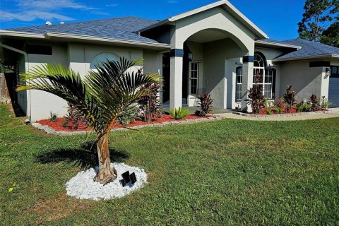 House in Palm Bay, Florida 3 bedrooms, 172.52 sq.m. № 1335792 - photo 7