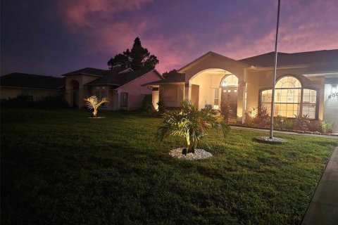 House in Palm Bay, Florida 3 bedrooms, 172.52 sq.m. № 1335792 - photo 3