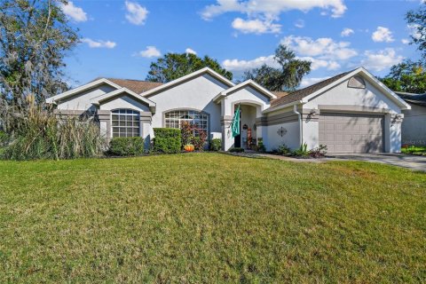 House in New Port Richey, Florida 3 bedrooms, 185.25 sq.m. № 1416542 - photo 4