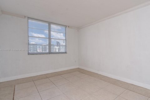 Condo in Sunny Isles Beach, Florida, 1 bedroom  № 700016 - photo 27