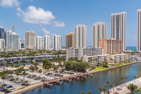 Condo in Sunny Isles Beach, Florida, 1 bedroom  № 700016 - photo 6