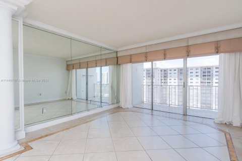 Condo in Sunny Isles Beach, Florida, 1 bedroom  № 700016 - photo 13