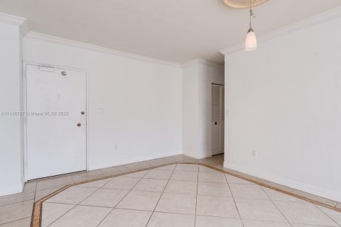 Condo in Sunny Isles Beach, Florida, 1 bedroom  № 700016 - photo 8