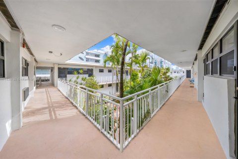 Propiedad comercial en venta en Miami Beach, Florida № 1015996 - foto 14