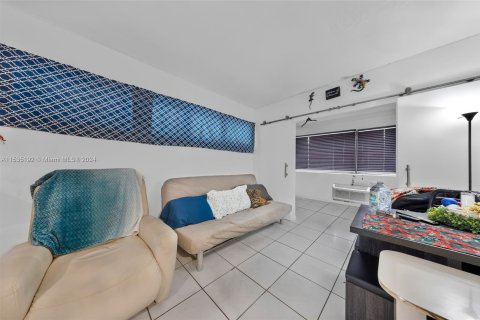 Propiedad comercial en venta en Miami Beach, Florida № 1015996 - foto 2