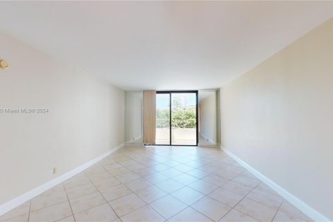 Condominio en venta en Hallandale Beach, Florida, 2 dormitorios, 130.06 m2 № 1206429 - foto 7