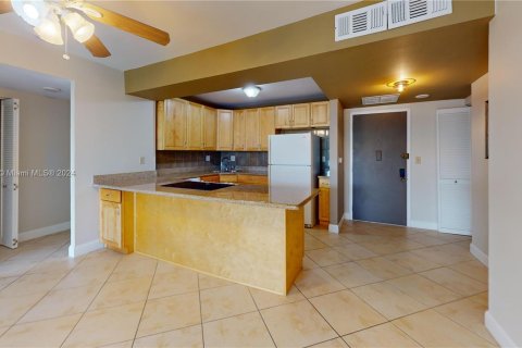Condominio en venta en Hallandale Beach, Florida, 2 dormitorios, 130.06 m2 № 1206429 - foto 9