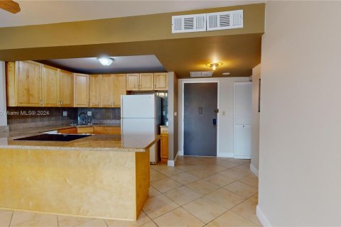 Condominio en venta en Hallandale Beach, Florida, 2 dormitorios, 130.06 m2 № 1206429 - foto 13