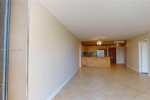 Condominio en venta en Hallandale Beach, Florida, 2 dormitorios, 130.06 m2 № 1206429 - foto 8