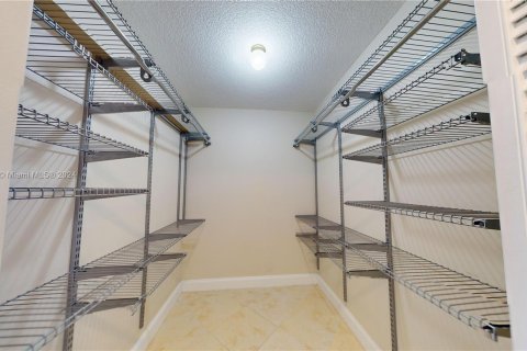 Condominio en venta en Hallandale Beach, Florida, 2 dormitorios, 130.06 m2 № 1206429 - foto 18