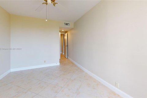 Condominio en venta en Hallandale Beach, Florida, 2 dormitorios, 130.06 m2 № 1206429 - foto 24