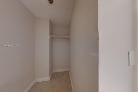Condominio en venta en Hallandale Beach, Florida, 2 dormitorios, 130.06 m2 № 1206429 - foto 28