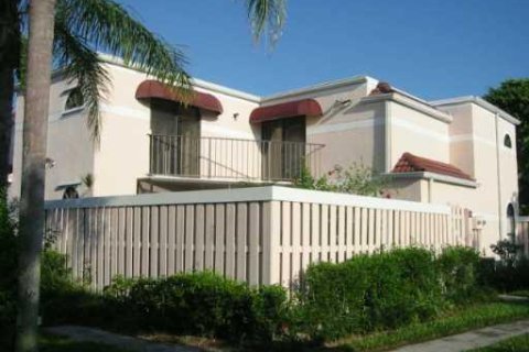 Townhouse in Delray Beach, Florida 3 bedrooms, 123.19 sq.m. № 888427 - photo 6