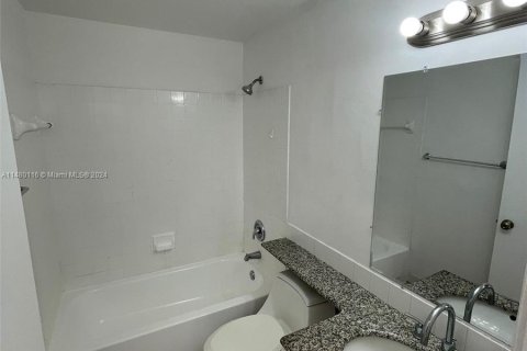 Condo in Miami Beach, Florida, 2 bedrooms  № 1280774 - photo 11