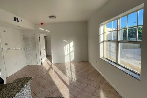 Copropriété à vendre à Miami Beach, Floride: 2 chambres, 63.17 m2 № 1280774 - photo 2