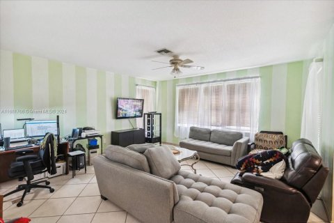 Casa en venta en Miramar, Florida, 5 dormitorios, 281.68 m2 № 1413631 - foto 13