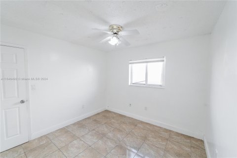 House in Hialeah, Florida 3 bedrooms, 108.7 sq.m. № 1331019 - photo 20