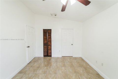 Casa en alquiler en Hialeah, Florida, 3 dormitorios, 108.7 m2 № 1331019 - foto 18