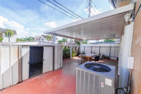 Casa en alquiler en Hialeah, Florida, 3 dormitorios, 108.7 m2 № 1331019 - foto 29