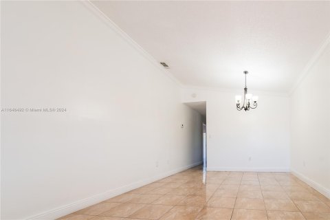 Casa en alquiler en Hialeah, Florida, 3 dormitorios, 108.7 m2 № 1331019 - foto 5