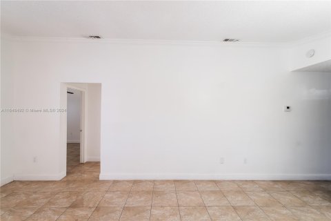 Casa en alquiler en Hialeah, Florida, 3 dormitorios, 108.7 m2 № 1331019 - foto 7